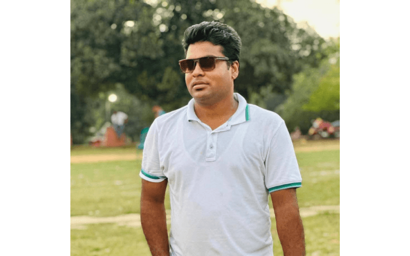 জুলাই শহীদ আলিফের বাবাকে মারধরের হুমকির অভিযোগ জাবি ছাত্রদল নেতার বিরুদ্ধে- খবরের থাম্বনেইল ফটো