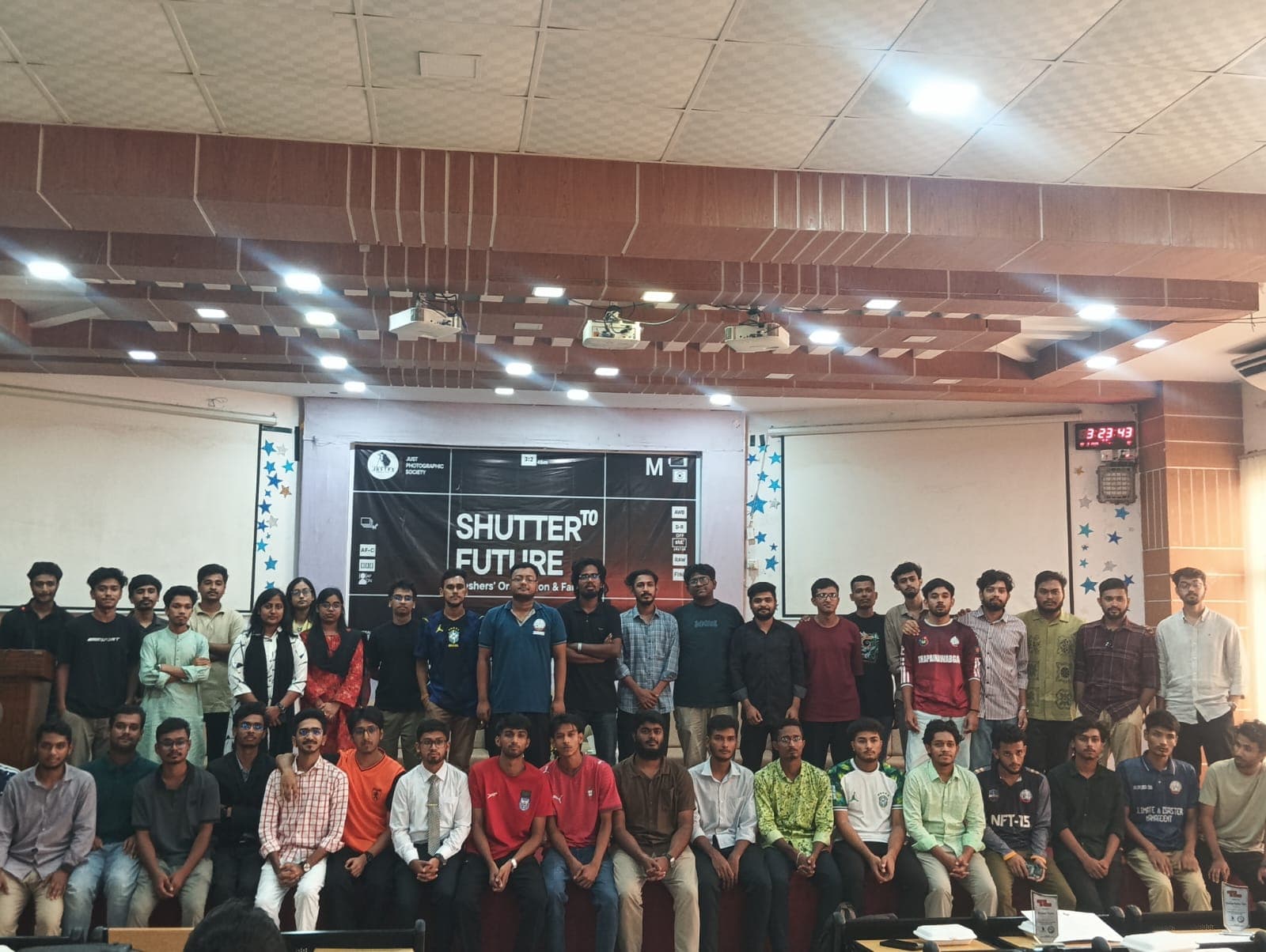 যবিপ্রবি ফটোগ্রাফিক সোসাইটির নবীন বরণ ও বিদায় সংবর্ধনা অনুষ্ঠিত- খবরের থাম্বনেইল ফটো