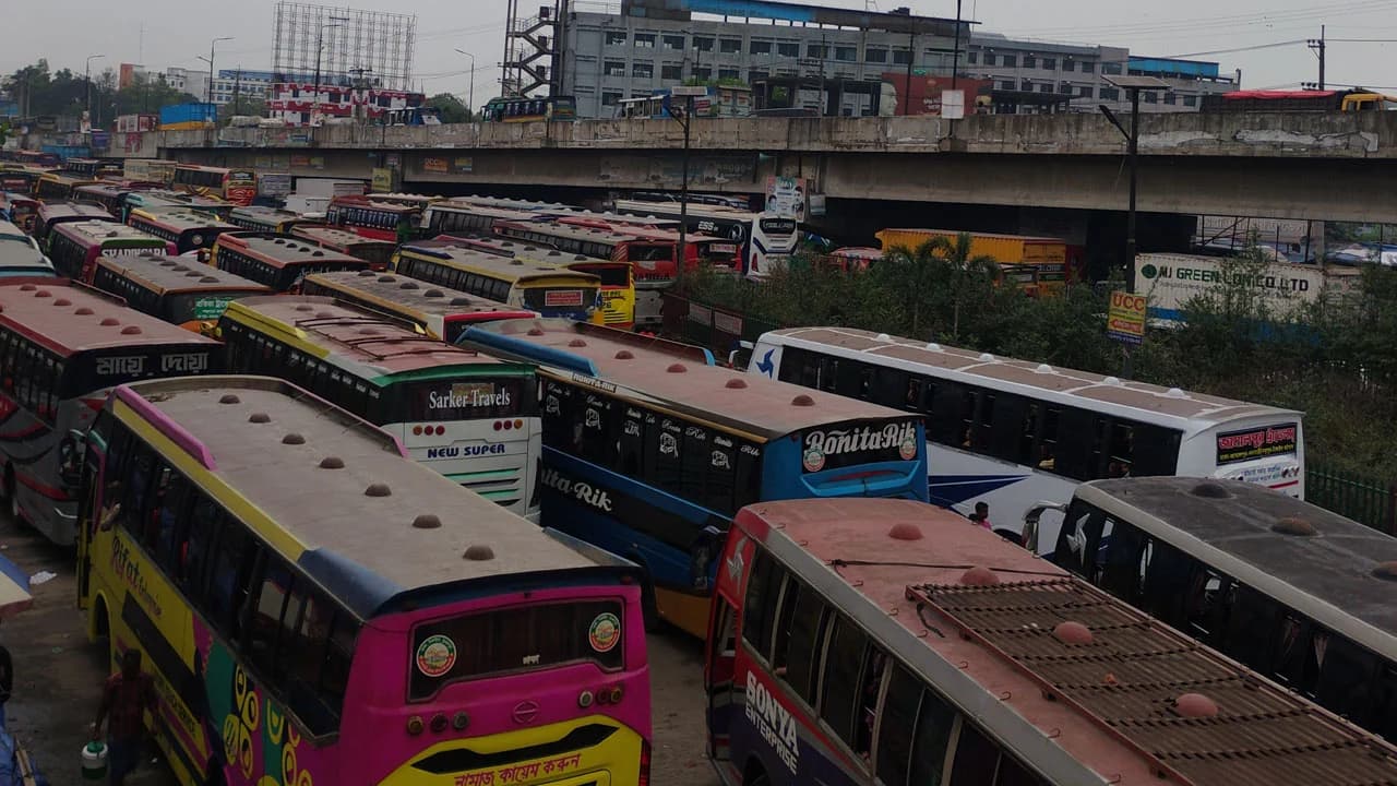 ঢাকা-টাঙ্গাইল মহাসড়কে ঈদে ঘরমুখী যাত্রীদের চাপ- খবরের থাম্বনেইল ফটো