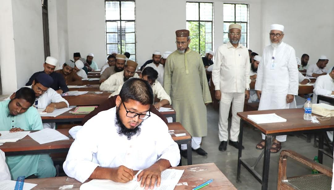 ইআবি’র অধীনে সারা দেশে কামিল (মাস্টার্স) পরীক্ষা শুরু- খবরের থাম্বনেইল ফটো