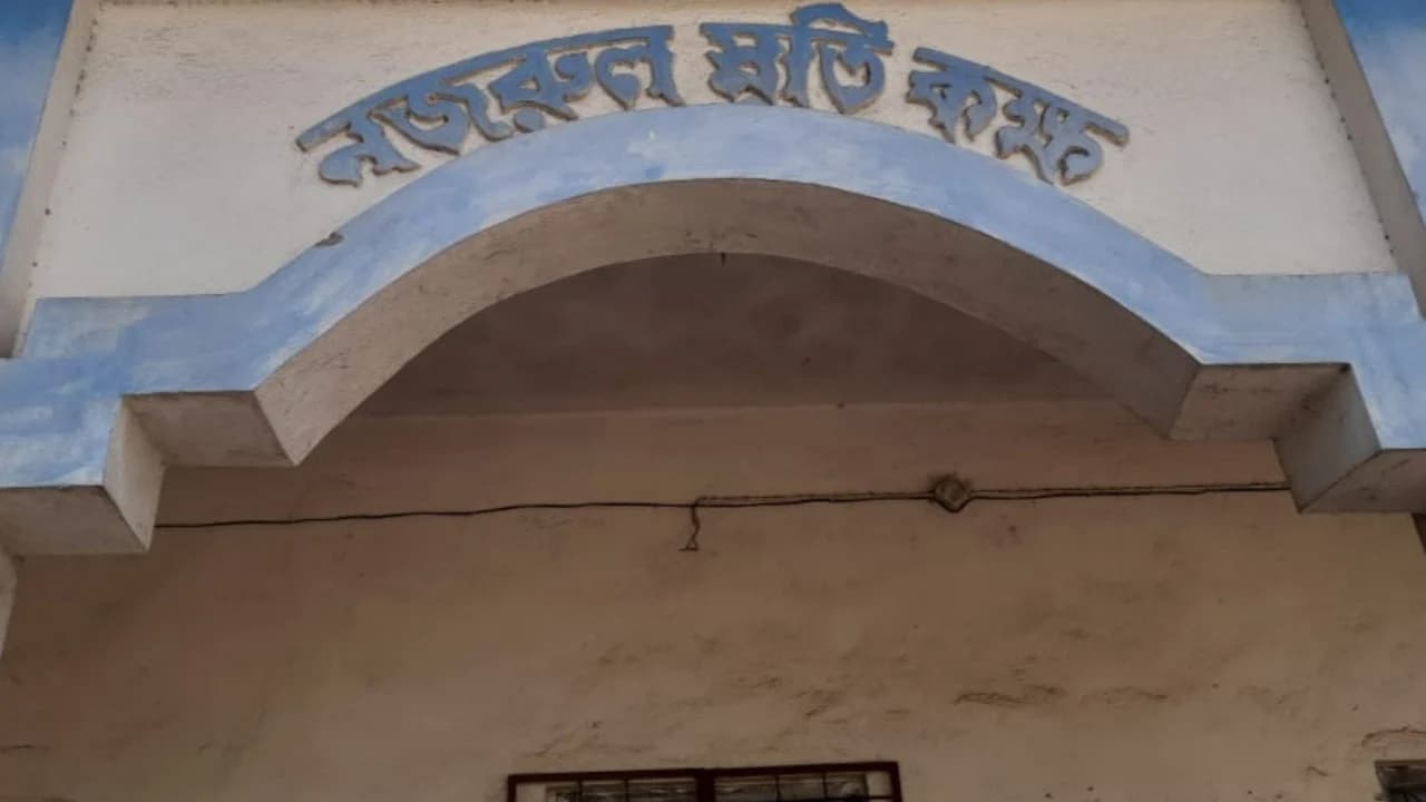 চুরুলিয়ায় মুছে যাচ্ছে কাজী নজরুলের স্মৃতিচিহ্ন- খবরের ইমেজ Image