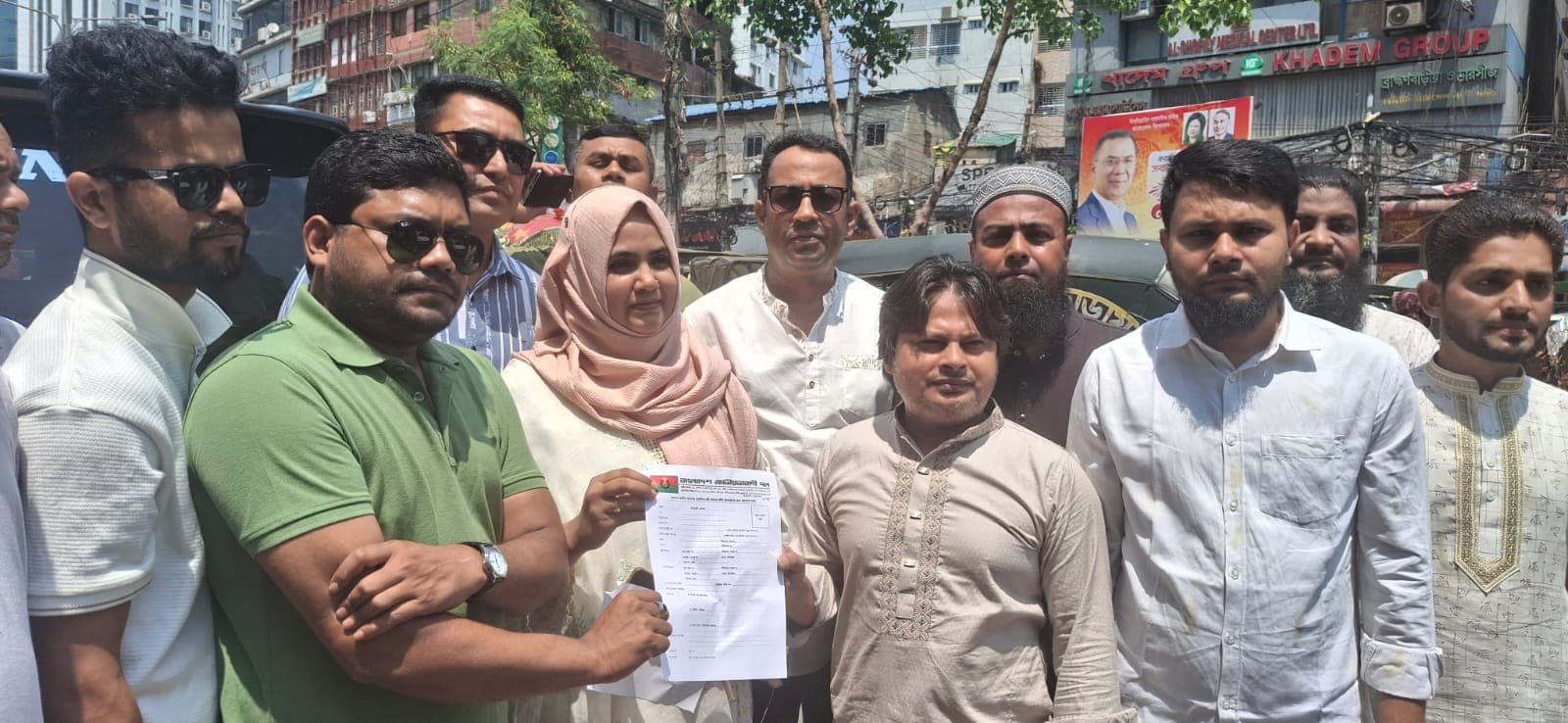 বিএনপির সংরক্ষিত নারী আসনের মনোনয়ন সংগ্রহ করলেন ‘মায়ের ডাক’-এর লাবনী- খবরের থাম্বনেইল ফটো