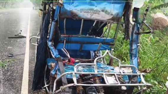 নাটোরে ট্রাক-ইজিবাইক সংঘর্ষে নিহত ৩- খবরের থাম্বনেইল ফটো