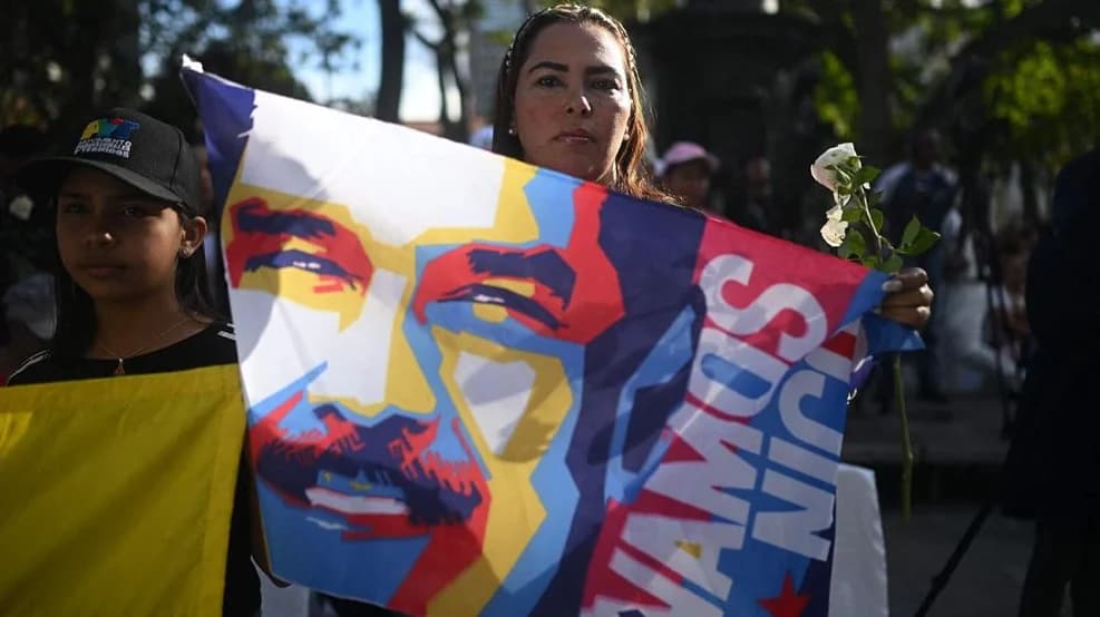 মাদুরোর মুক্তির দাবিতে কারাকাসে হাজারো মানুষের মিছিল- খবরের থাম্বনেইল ফটো