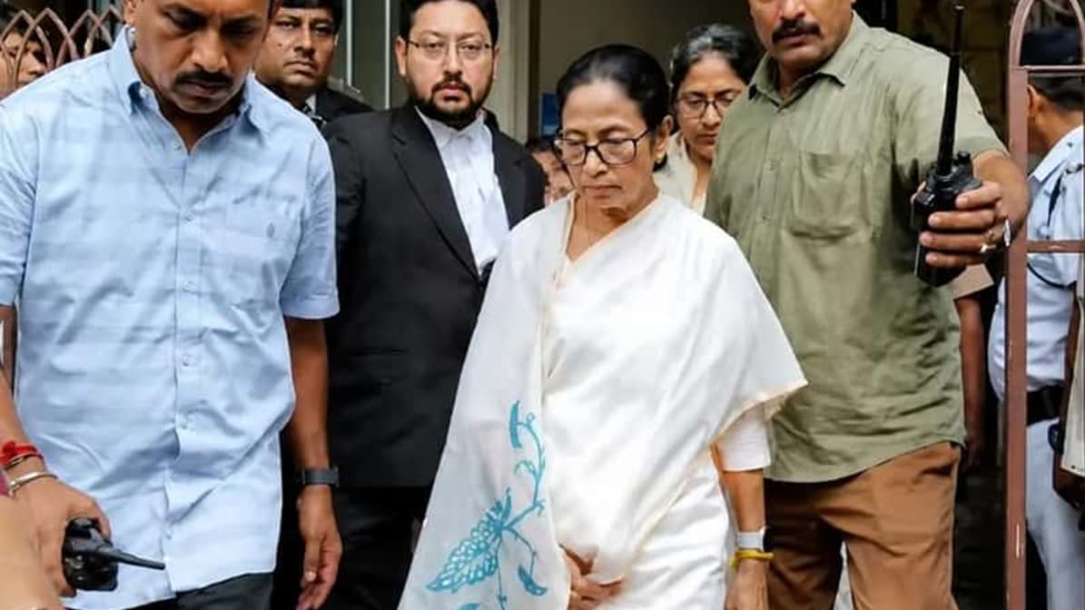 নির্বাচনী ফলাফল চ্যালেঞ্জ করে হাইকোর্টে মামলা মমতার- খবরের থাম্বনেইল ফটো