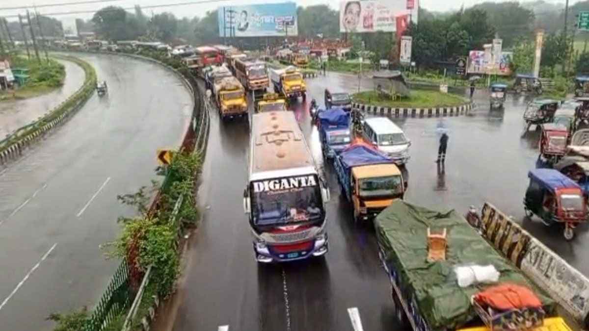 ঈদযাত্রার শেষ দিনে উত্তরের পথে জনস্রোত, বৃষ্টি-যানজটে ভোগান্তি চরমে- খবরের থাম্বনেইল ফটো