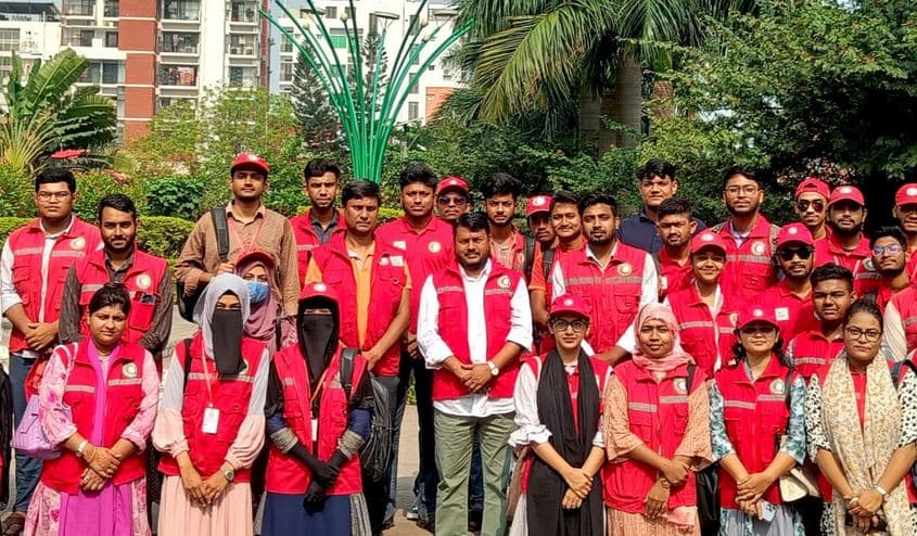 রাসিক প্রশাসকের সাথে রেড ক্রিসেন্টের সেচ্ছাসেবকদের সাক্ষাৎ- খবরের থাম্বনেইল ফটো