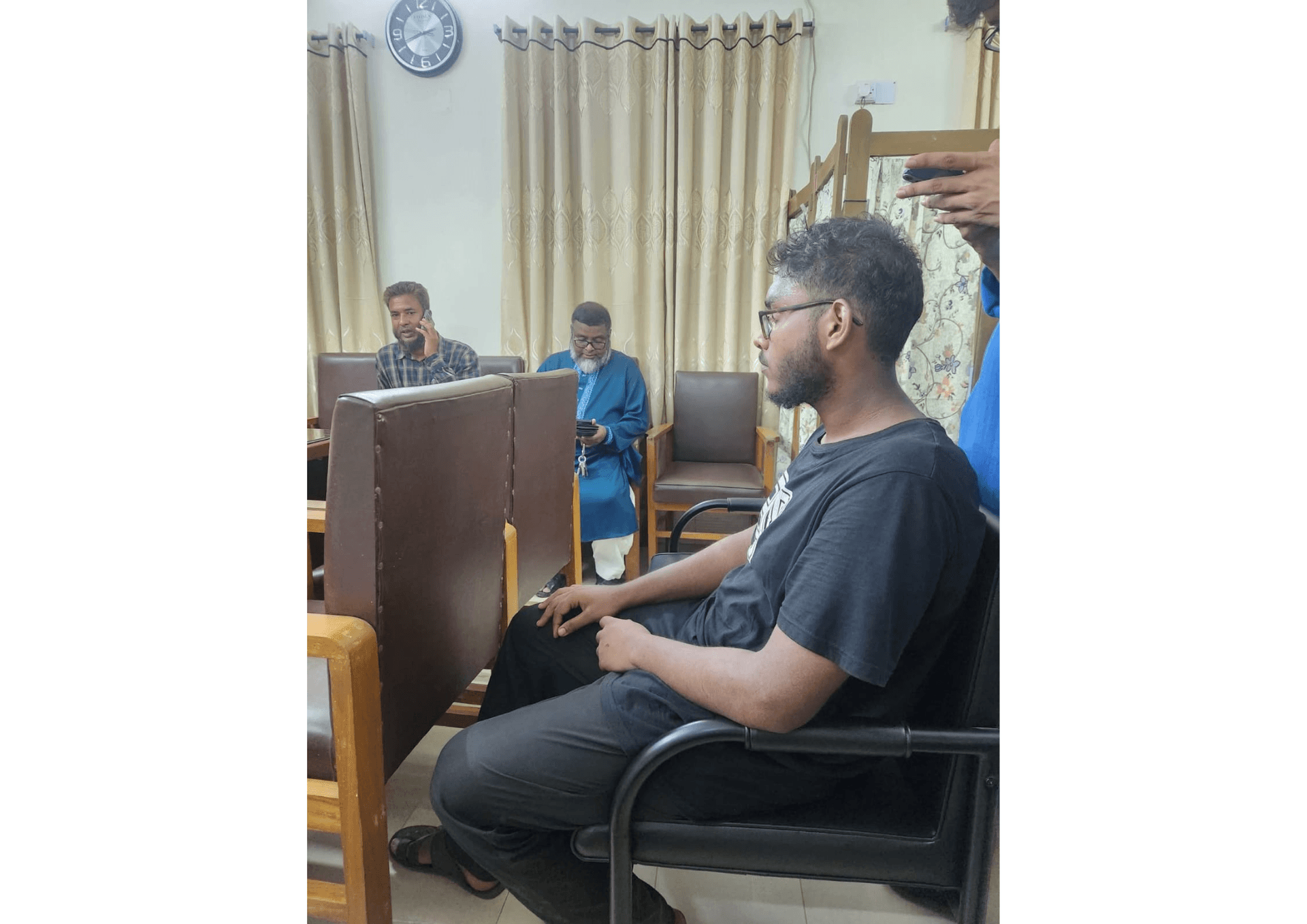 অবশেষে খোঁজ পাওয়া গেল জবি শিক্ষার্থী সিরাজুল ইসলামের- খবরের থাম্বনেইল ফটো
