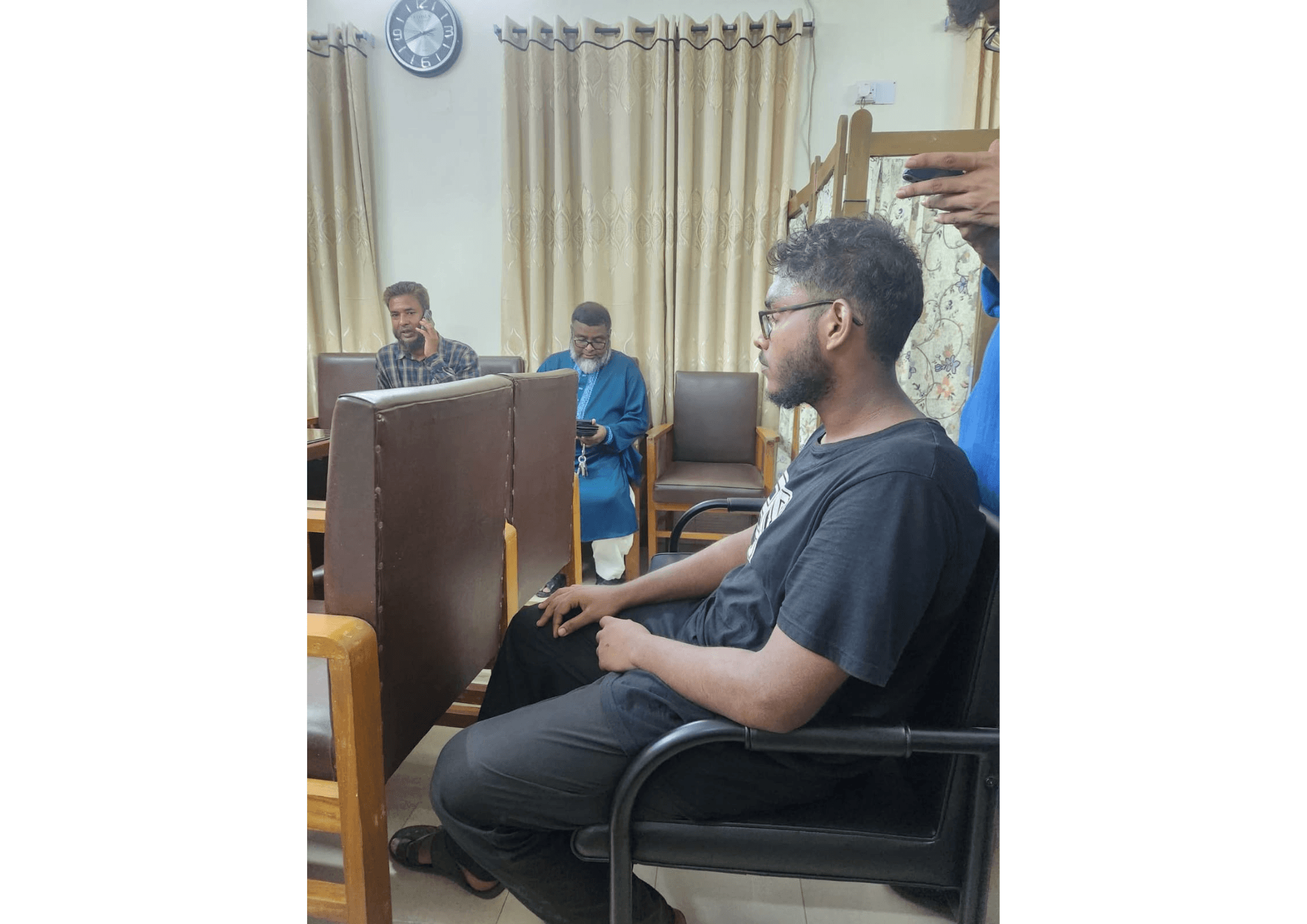 অবশেষে খোঁজ পাওয়া গেল জবি শিক্ষার্থী সিরাজুল ইসলামের- খবরের ইমেজ Image