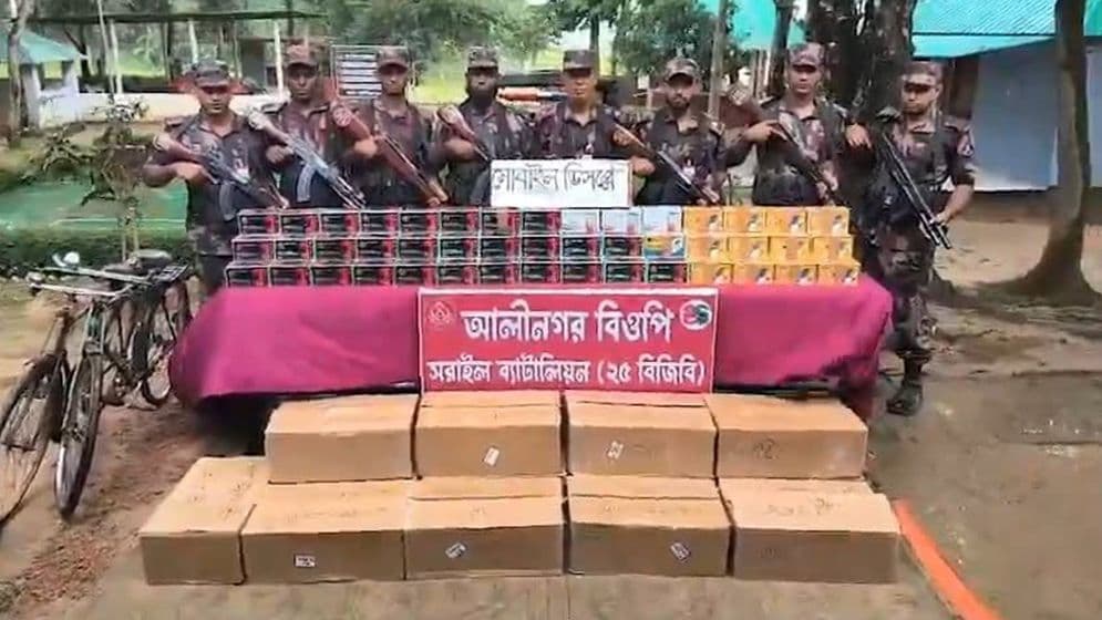 ব্রাহ্মণবাড়িয়া সীমান্তে মোবাইল ফোনের বিপুল পরিমাণ ডিসপ্লে জব্দ করেছে বিজিবি- খবরের ইমেজ Image