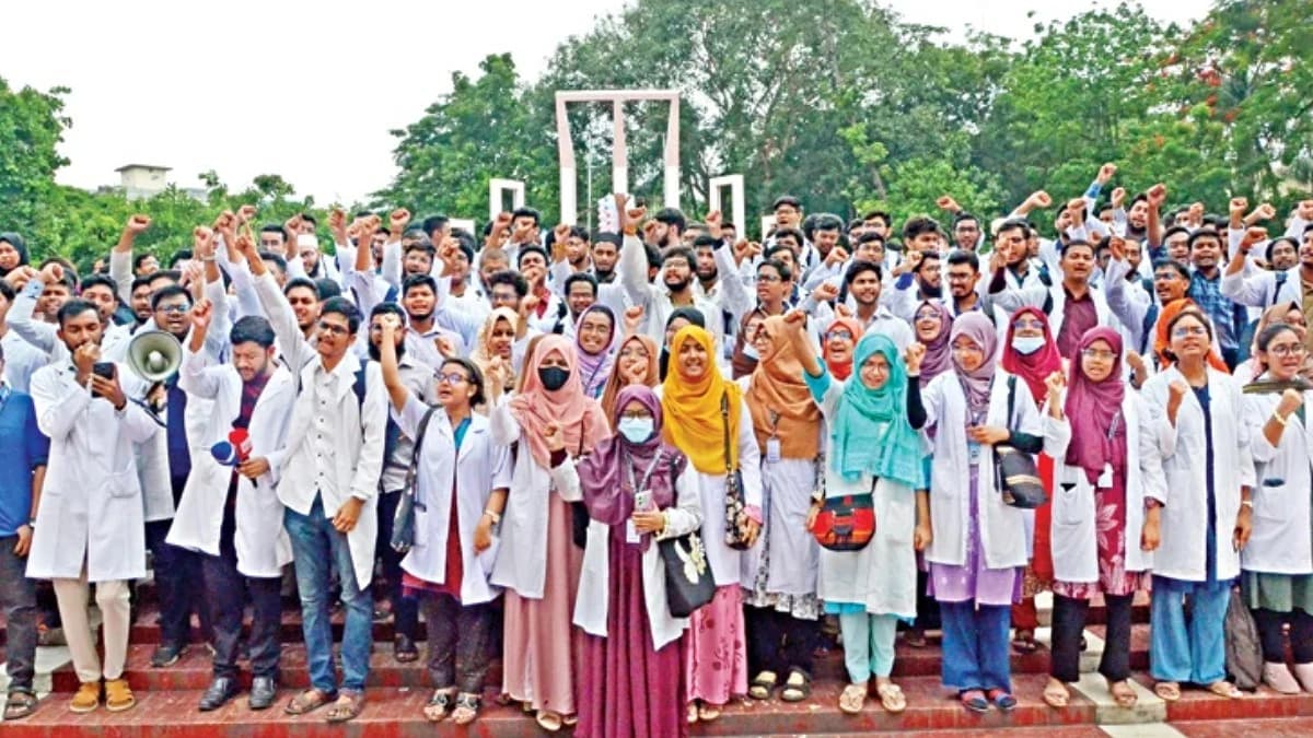 ইন্টার্ন চিকিৎসকদের মাসিক ভাতা বাড়ল- খবরের থাম্বনেইল ফটো