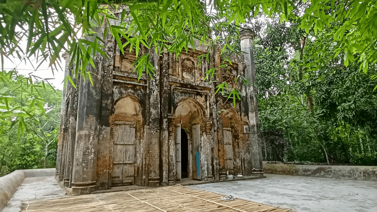 সংস্কারের অভাবে ধ্বংসপ্রায় ৪০০ বছরের ঐতিহ্যবাহী জ্বীন মসজিদ- খবরের ইমেজ Image
