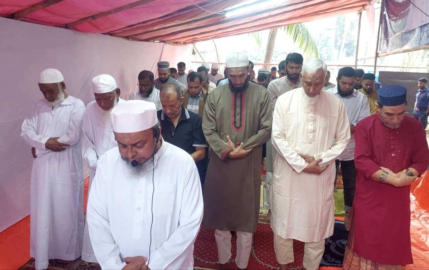 মৌলভীবাজারে শতাধিক পরিবারের ঈদ উদযাপন- খবরের ইমেজ Image