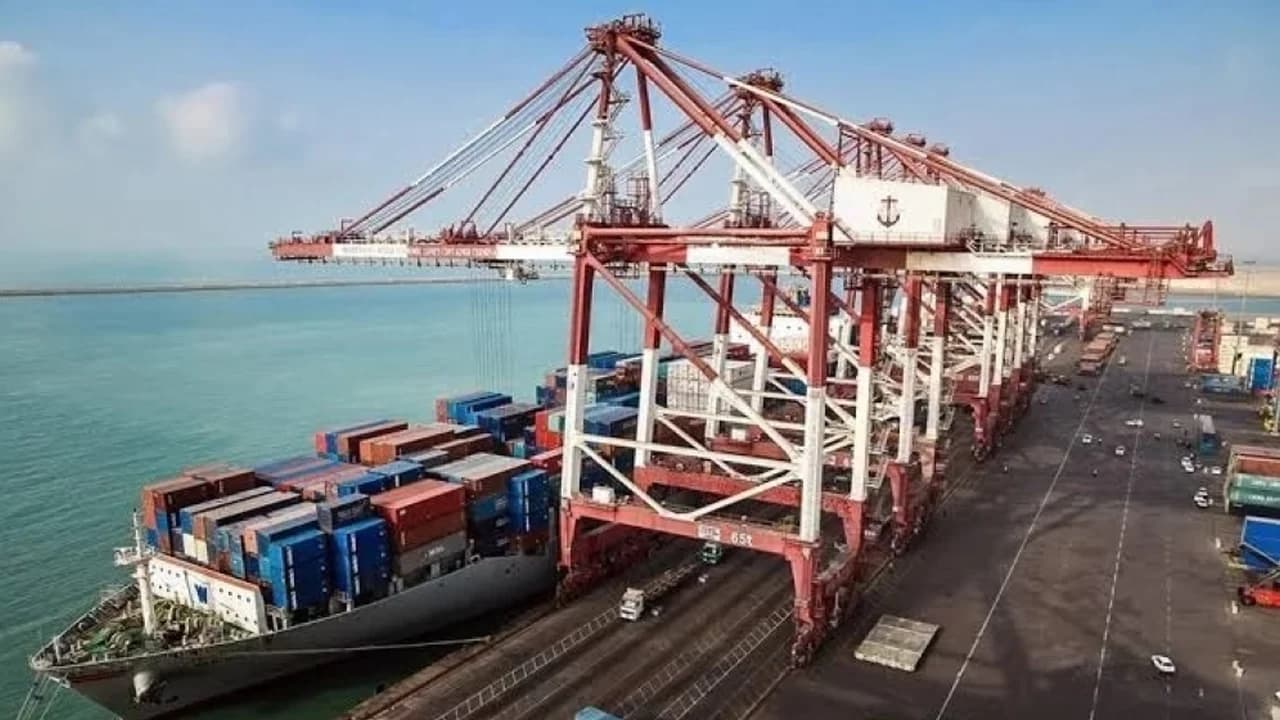 ইরানের দক্ষিণাঞ্চলীয় বন্দরে একাধিক জাহাজে আগুন- খবরের থাম্বনেইল ফটো