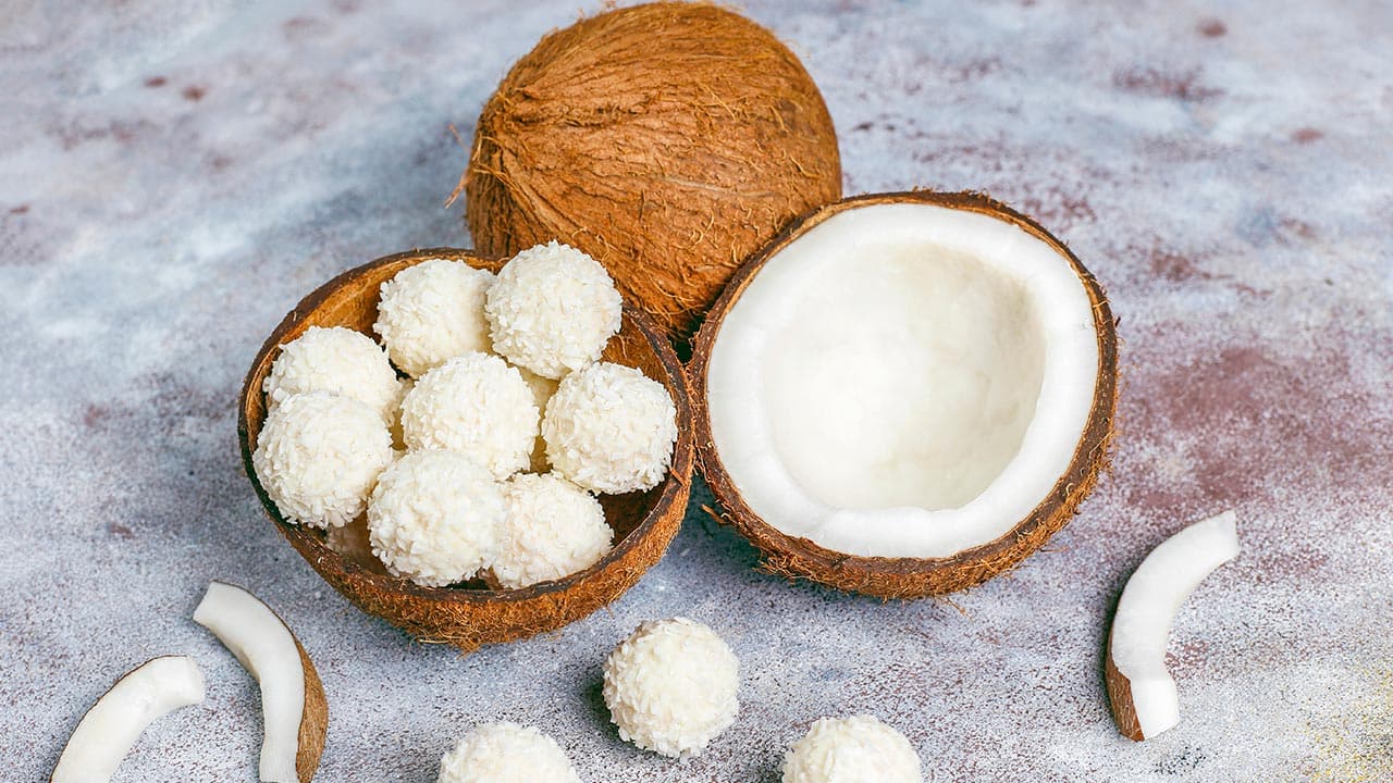 নারিকেলের সাদা নাড়ু তৈরির রেসিপি জেনে নিন image