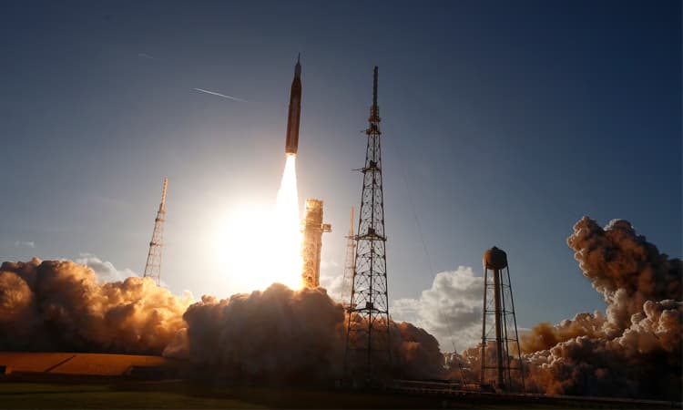 চাঁদের পথে নাসার ঐতিহাসিক মহাকাশযাত্রা শুরু- খবরের ইমেজ Image