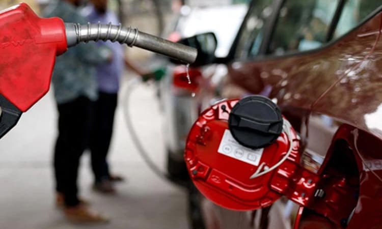 ভ্রাম্যমাণ আদালতের মাধ্যমে প্রায় সাড়ে ৪ লাখ লিটার জ্বালানি তেল উদ্ধার- খবরের ইমেজ Image