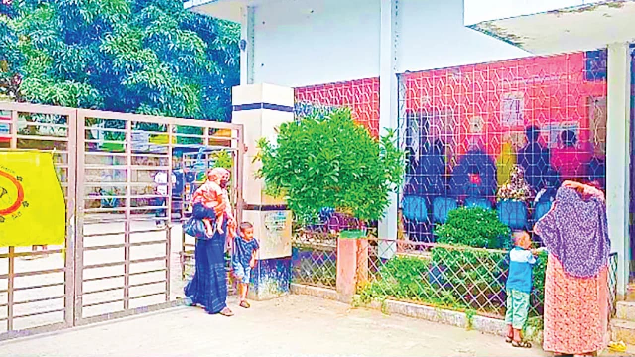 যশোরে কোনো কেন্দ্রেই ইপিআই টিকা নেই, স্বাস্থ্যঝুঁকিতে ৭৩ হাজারের বেশি শিশু- খবরের ইমেজ Image