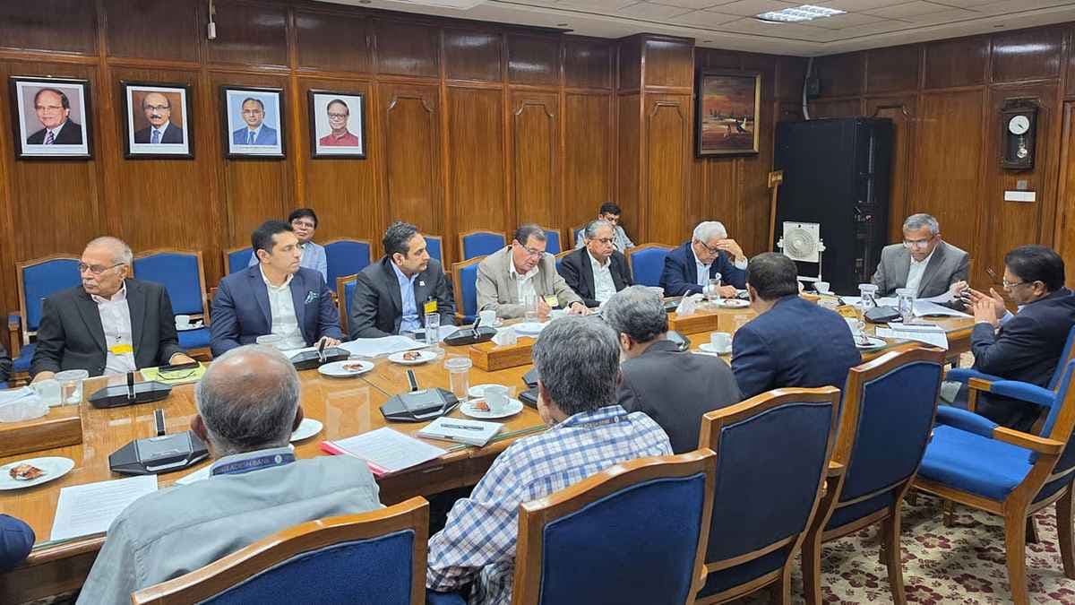 পাঁচ ব্যাংক একীভূতকরণের সিদ্ধান্ত পরিবর্তনের সুযোগ নেই: গভর্নর- খবরের ইমেজ Image