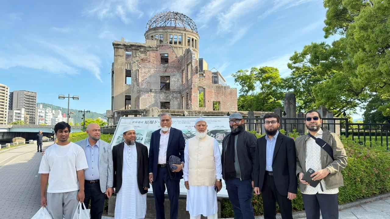 জাপানের হিরোশিমা শহর পরিদর্শনে বিরোধীদলীয় নেতা- খবরের থাম্বনেইল ফটো