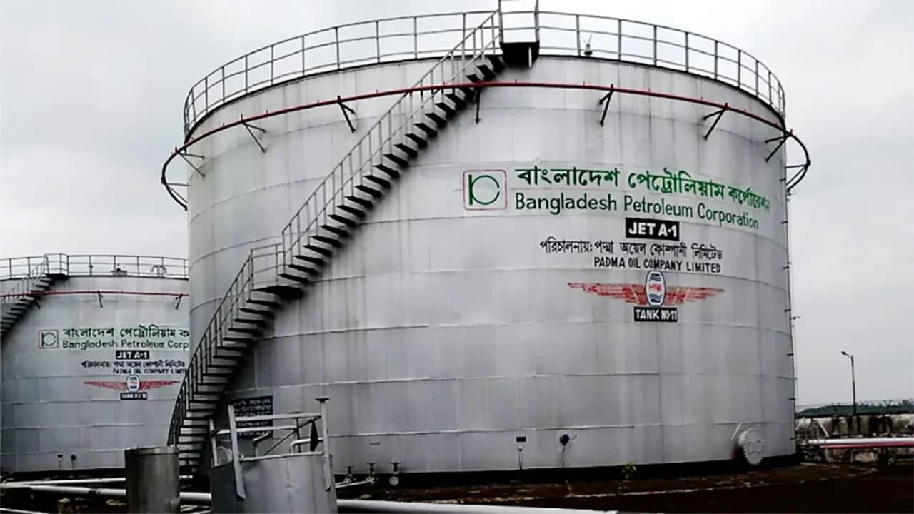 দেশে ১৪ দিনের জ্বালানি তেলের মজুত আছে: বিপিসি- খবরের থাম্বনেইল ফটো