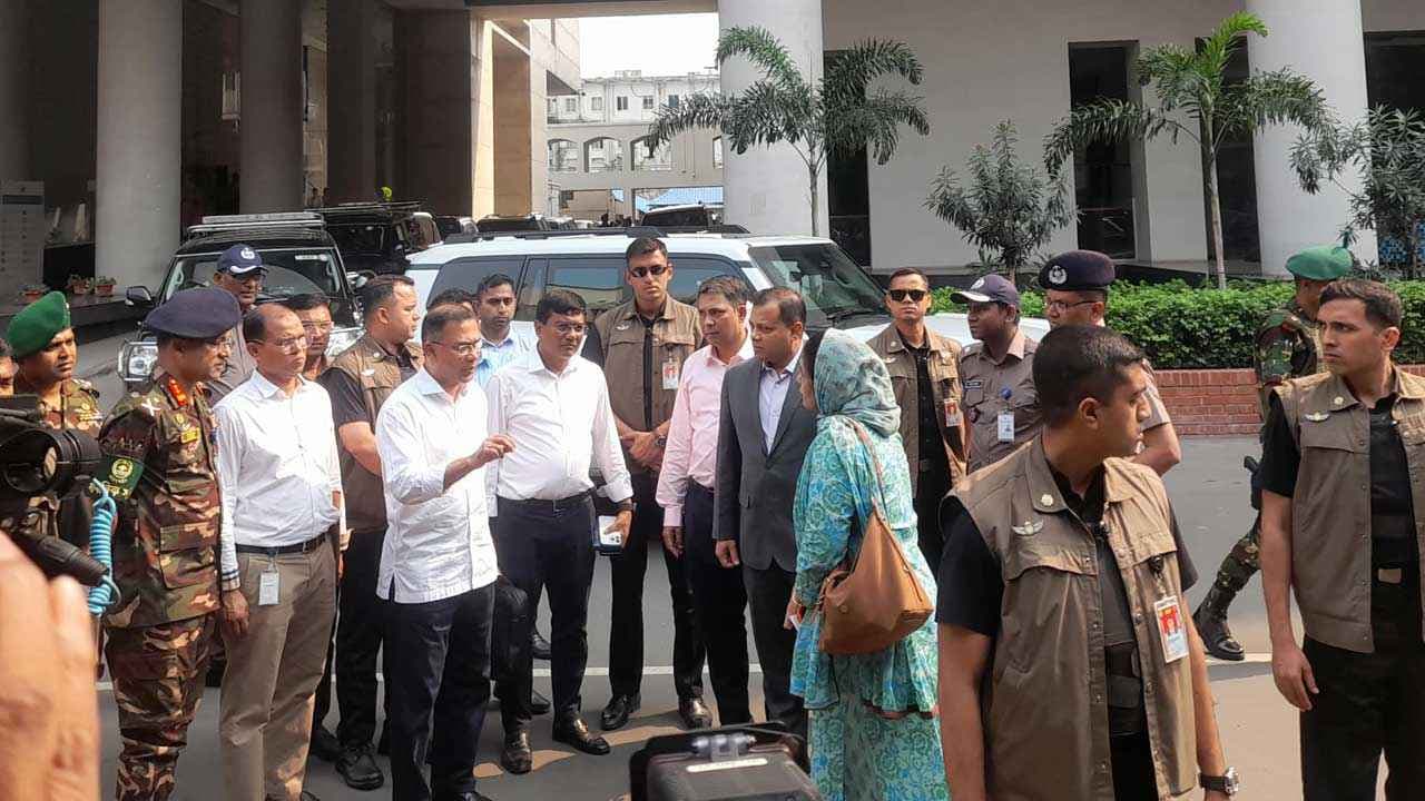 সবাইকে চমকে দিয়ে বঞ্চিত চিকিৎসকদের সামনে হাজির প্রধানমন্ত্রী- খবরের ইমেজ Image