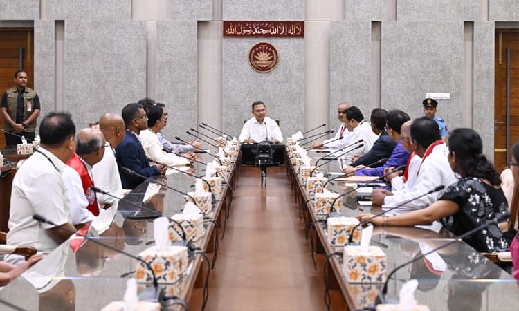 ‘বেটার’ বাংলাদেশ বিনির্মাণে ঐক্যবদ্ধভাবে কাজ করার আহ্বান প্রধানমন্ত্রীর- খবরের থাম্বনেইল ফটো