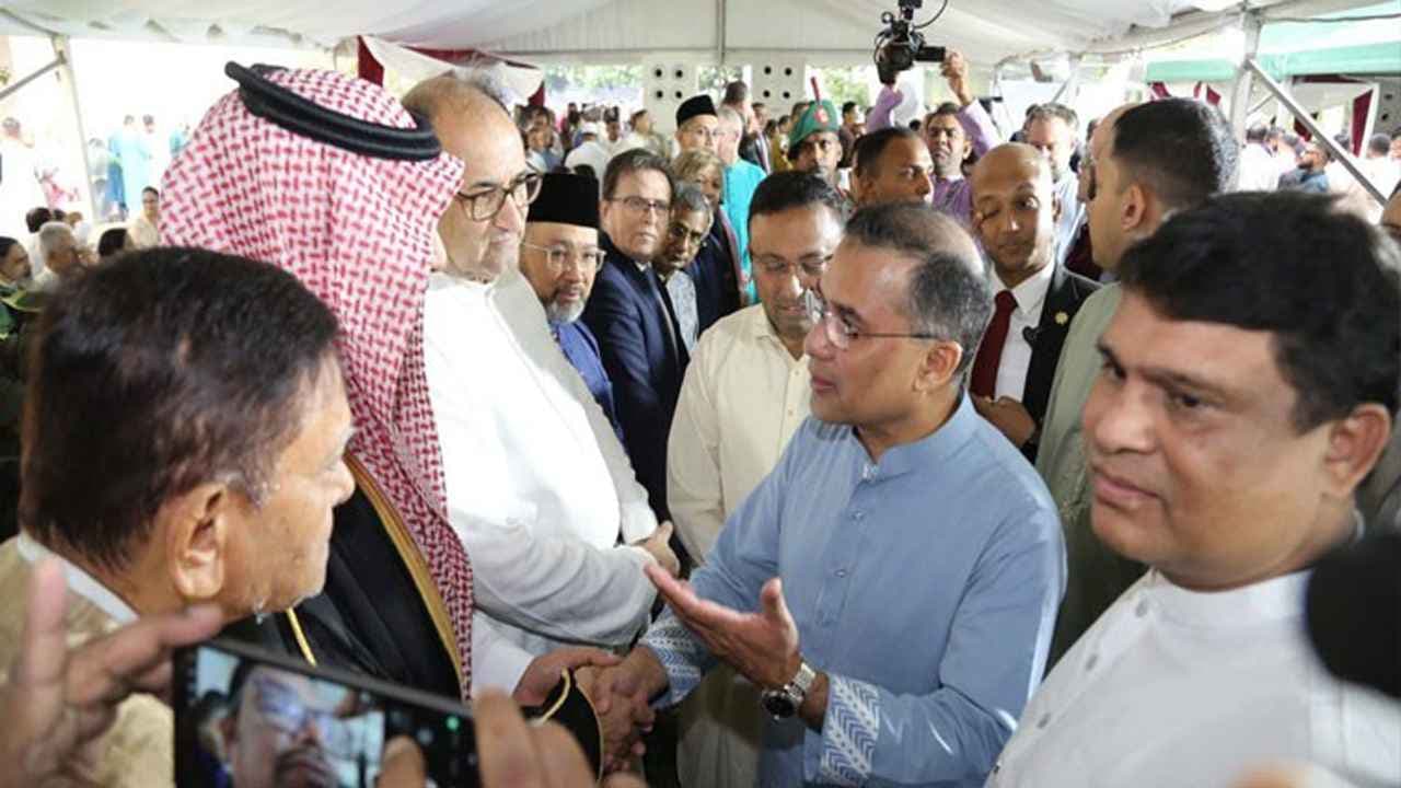 যমুনায় কূটনীতিকদের সঙ্গে ঈদের শুভেচ্ছা বিনিময় করেছেন প্রধানমন্ত্রী- খবরের থাম্বনেইল ফটো