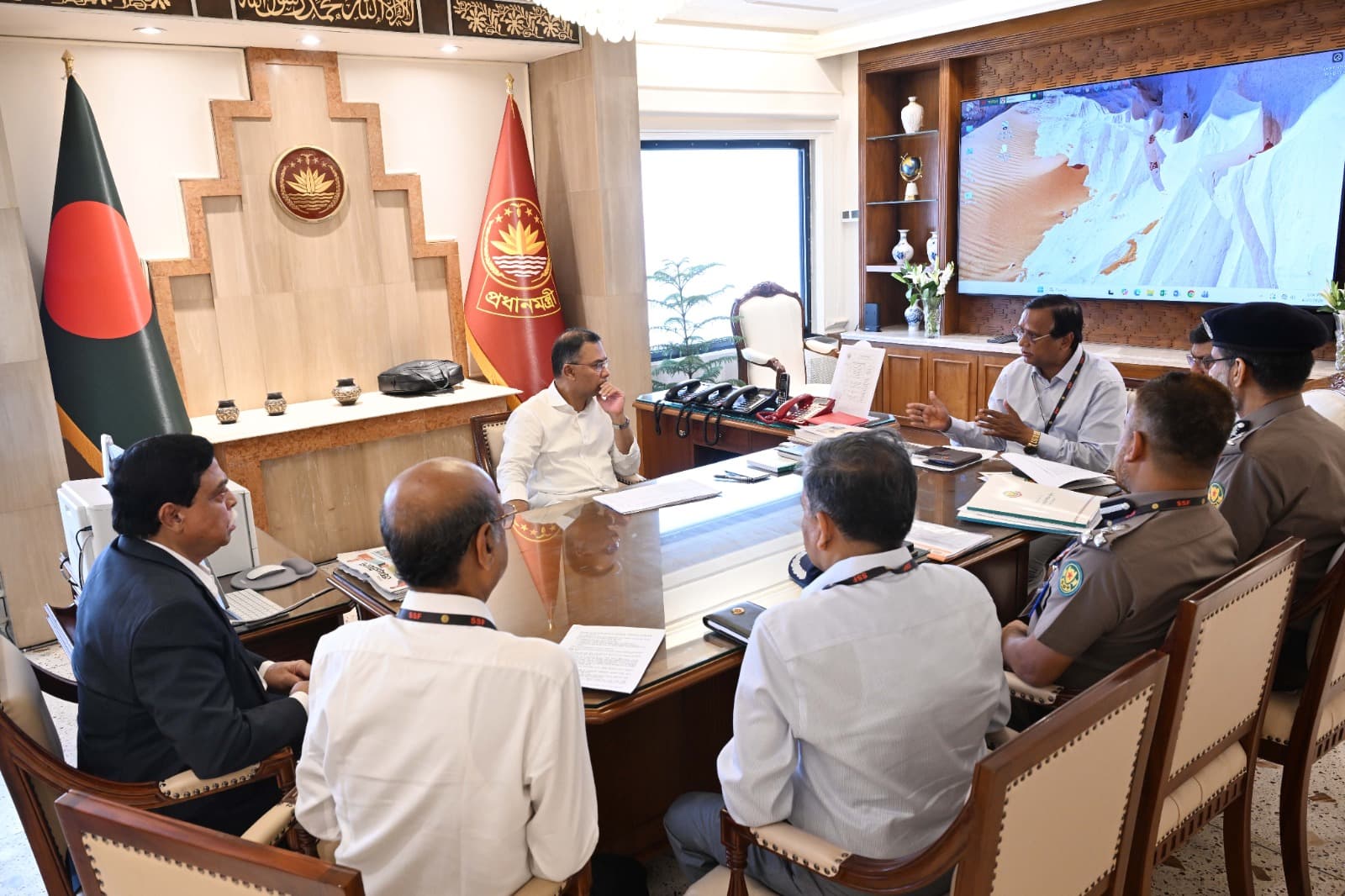 উচ্ছেদ হওয়া হকারদের দ্রুত পুনর্বাসনের নির্দেশ প্রধানমন্ত্রীর- খবরের থাম্বনেইল ফটো