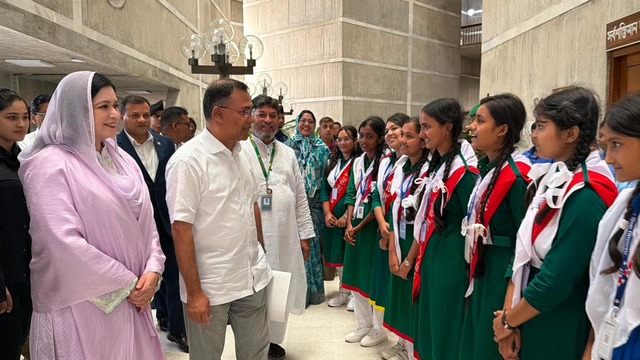 দেশের কল্যাণে কাজ করতে শিক্ষার্থীদের প্রস্তুত হতে বললেন প্রধানমন্ত্রী- খবরের থাম্বনেইল ফটো
