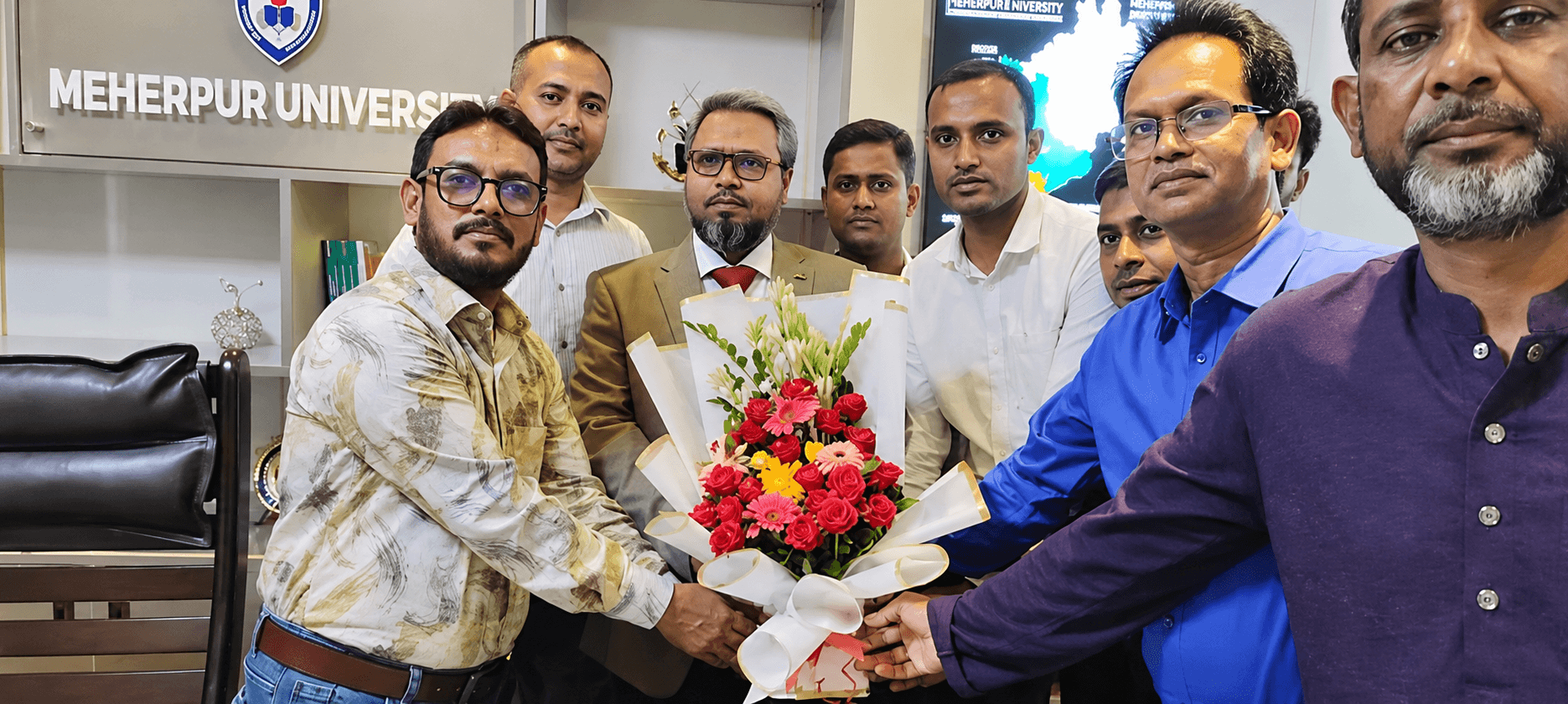 মেহেরপুর বিশ্ববিদ্যালয়ের উপাচার্য হিসেবে দায়িত্ব গ্রহণ করলেন অধ্যাপক ড. তোজাম্মেল হোসেন- খবরের থাম্বনেইল ফটো
