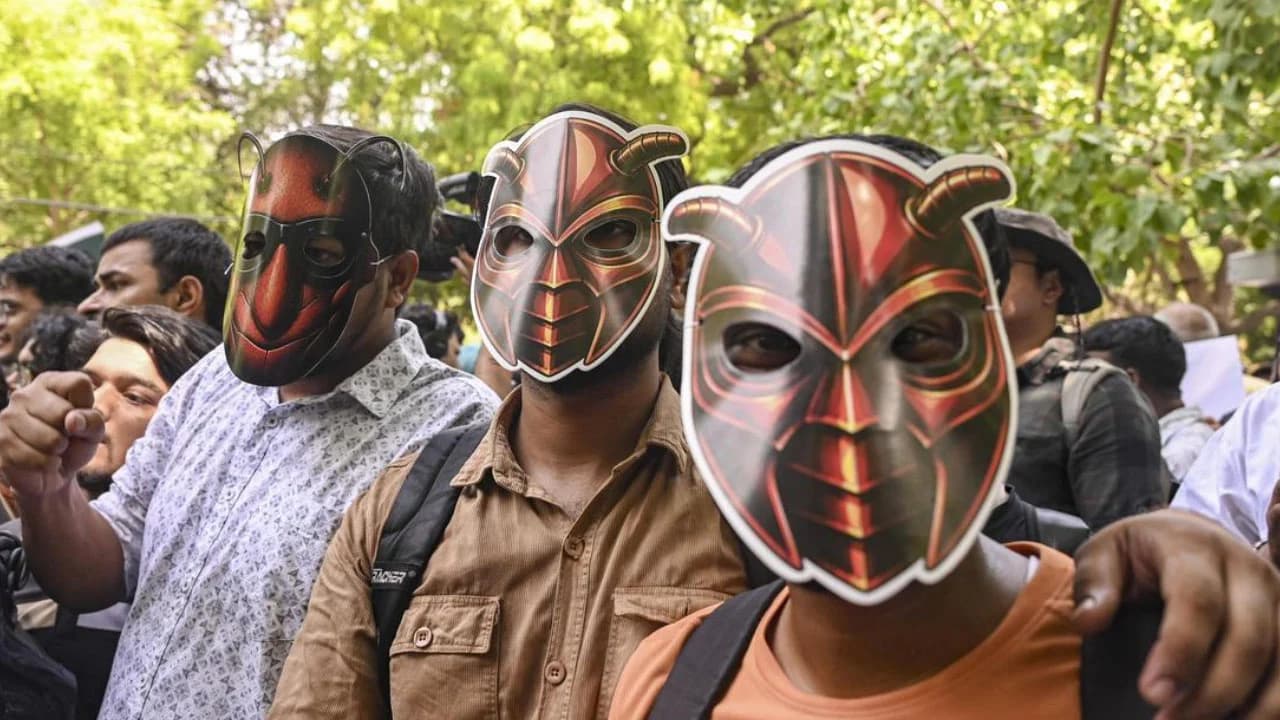 দিল্লিতে ‘ককরোচ জনতা পার্টি’র বিক্ষোভ, যোগ দিলেন দলের প্রতিষ্ঠাতা- খবরের ইমেজ Image