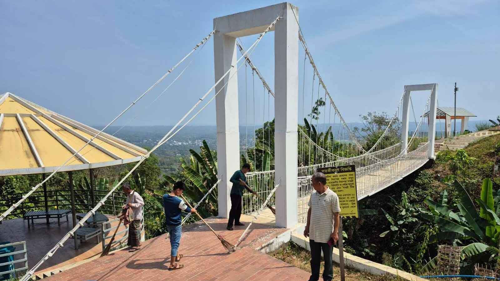 পর্যটক বরণে প্রস্তুত পাহাড়ের রানী খাগড়াছড়ি- খবরের থাম্বনেইল ফটো