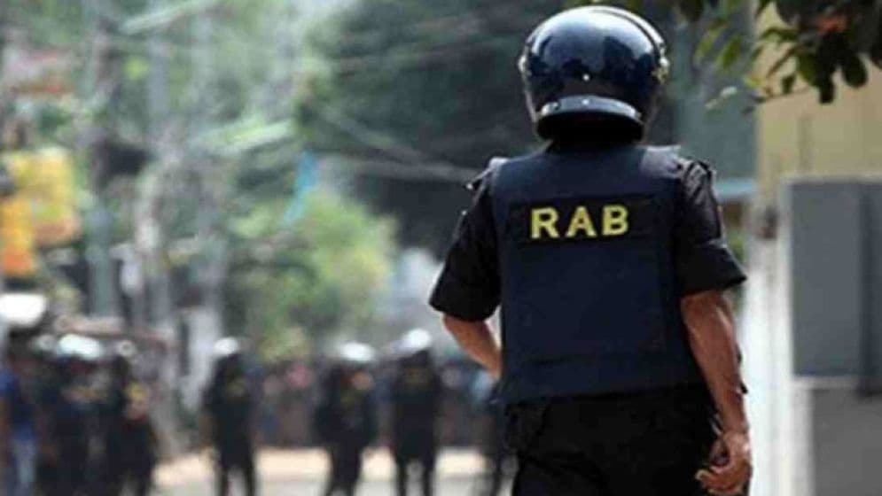 ছিনতাইকারীর ছুরিকাঘাতে র্যাব সদস্য নিহত- খবরের থাম্বনেইল ফটো