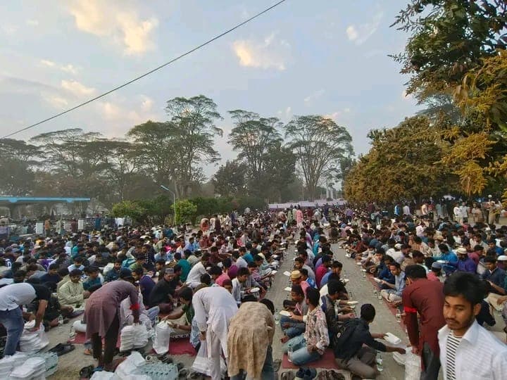 ১৬ হাজারের অধিক শিক্ষার্থীর অংশগ্রহণে রাকসু'র সম্মিলিত ইফতার মাহফিল - খবরের থাম্বনেইল ফটো
