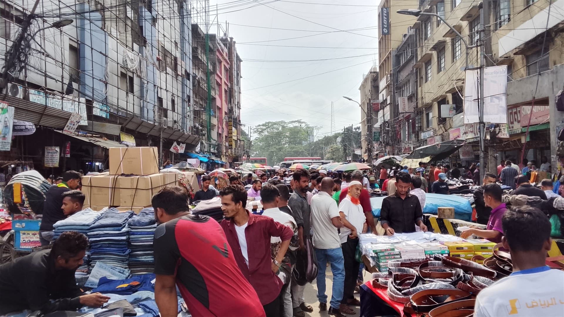 নগরভবনে পুনর্বাসন কার্যক্রম, গুলিস্তানে ফের হকারদের দখল- খবরের ইমেজ Image