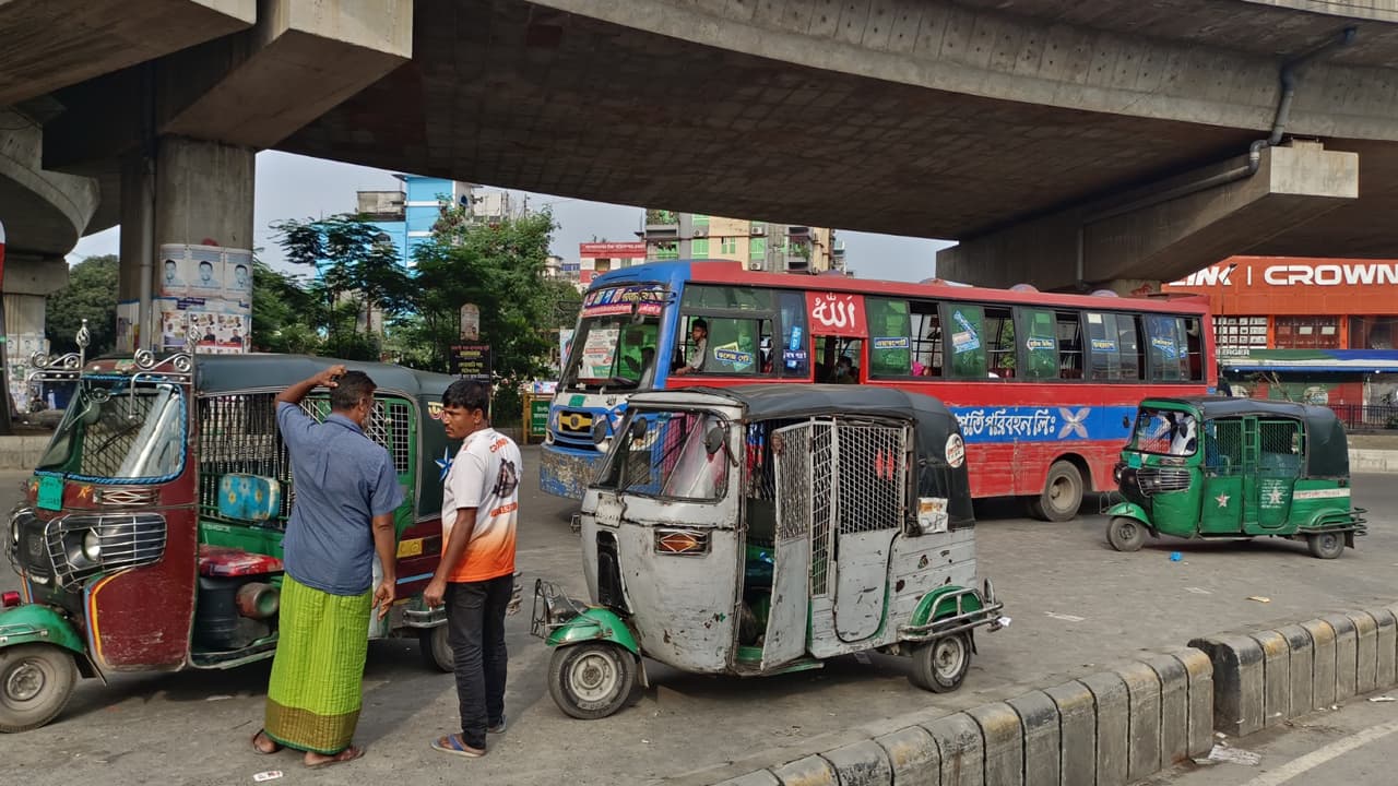 যানজটহীন ঢাকায় স্বস্তি, ‘বকশিসের’ অজুহাতে বাড়তি ভাড়ায় অস্বস্তি- খবরের থাম্বনেইল ফটো