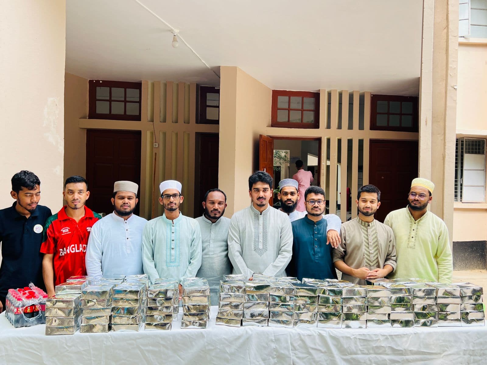 ক্যাম্পাসে অবস্থানরত শিক্ষার্থীদের নিয়ে রাকসুর বিশেষ আয়োজন ‘বকরীদ-ই-রাকসু’- খবরের থাম্বনেইল ফটো
