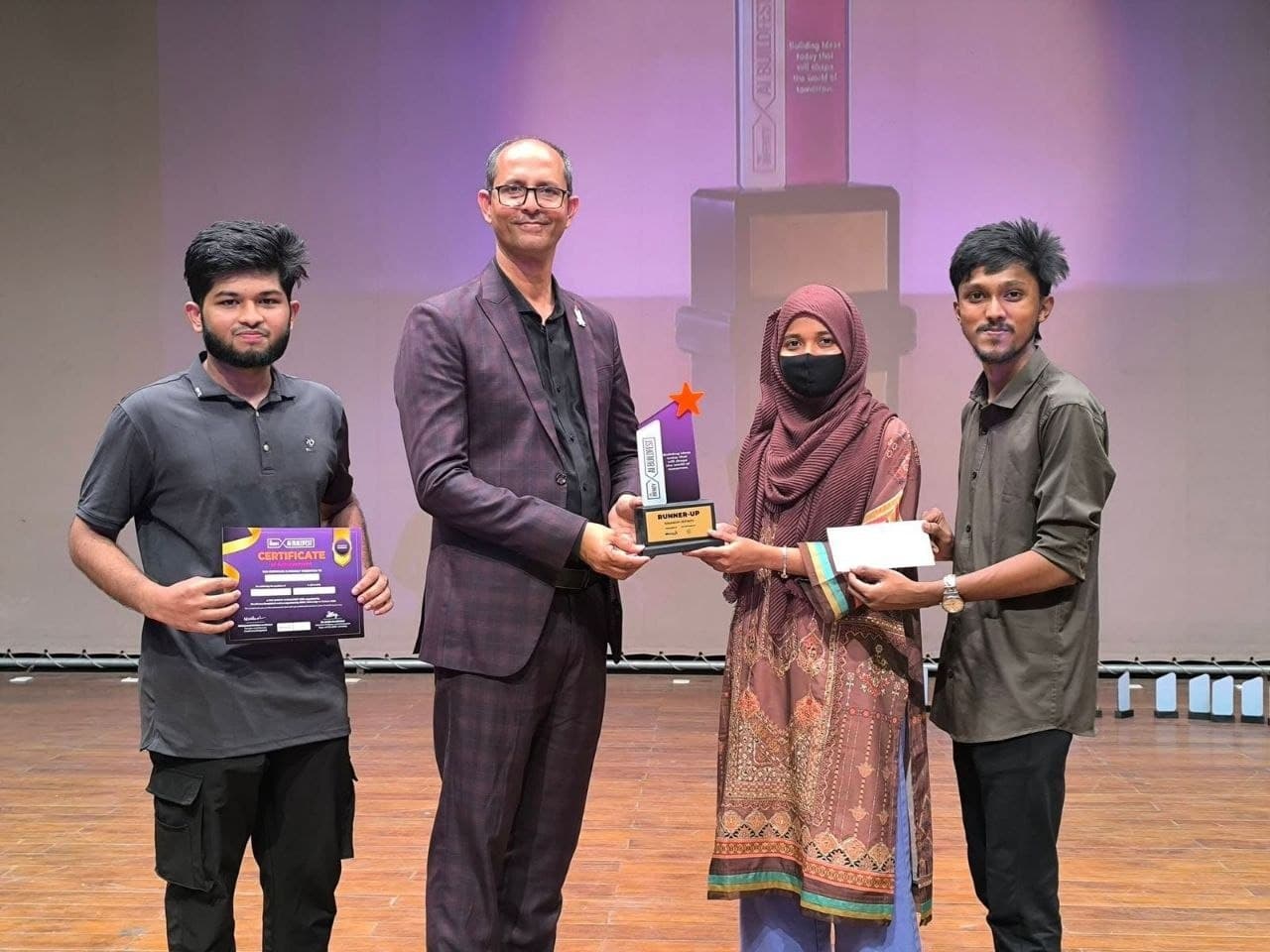 ব্র্যাকে অনুষ্ঠিত জাতীয় এআই হ্যাকাথনে রানার্স-আপ রুয়েটিয়ানদের স্টার্টআপ ‘Orbit SaaS’- খবরের থাম্বনেইল ফটো