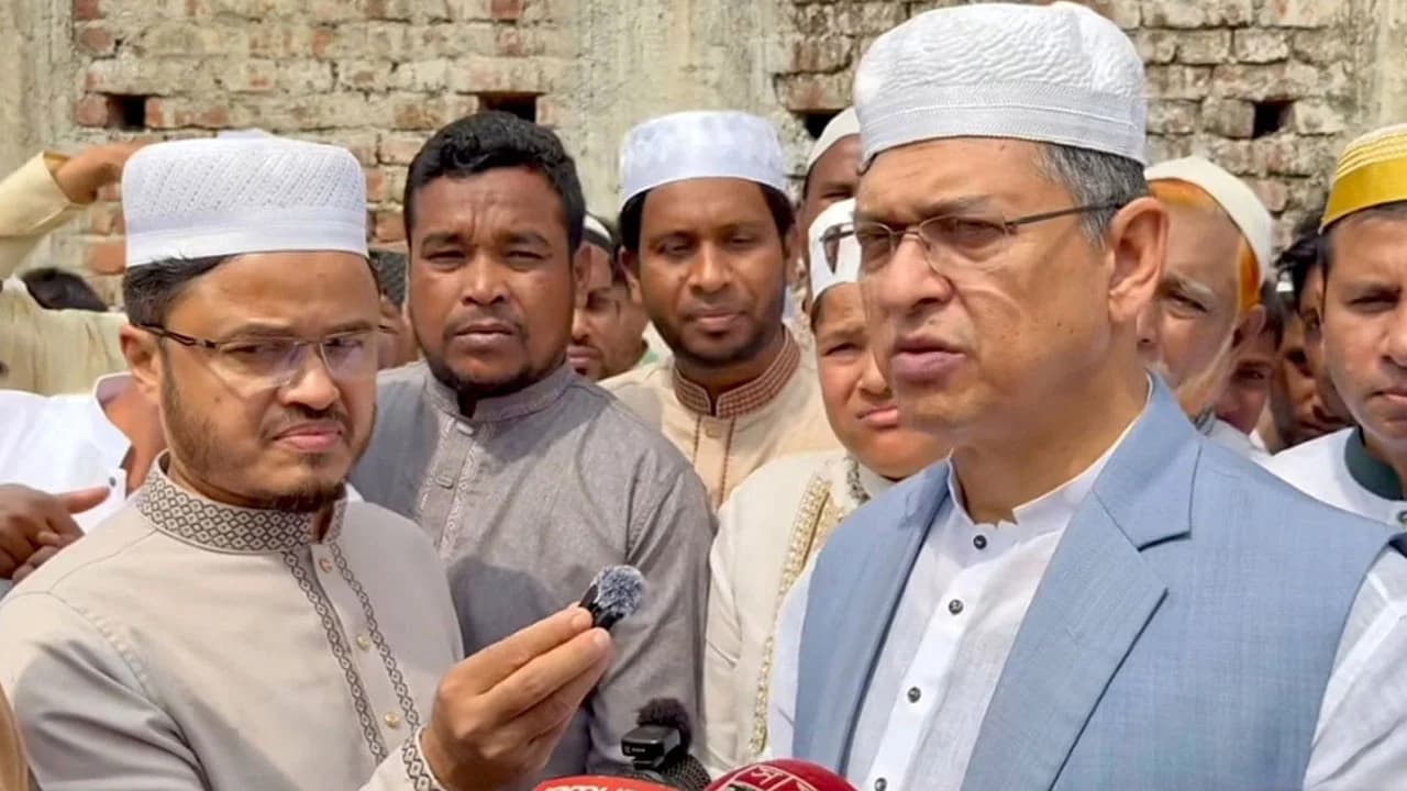 রোহিঙ্গা সমস্যার স্থায়ী সমাধানে আন্তর্জাতিক সহায়তা জরুরি: স্বরাষ্ট্রমন্ত্রী- খবরের থাম্বনেইল ফটো