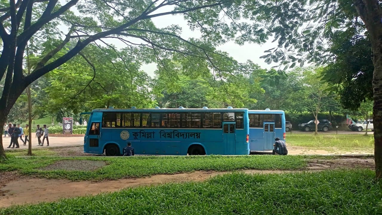 কুবিতে ৩০ হাজার টাকায় জব্দ বাস হস্তান্তর, জানে না প্রশাসন- খবরের ইমেজ Image