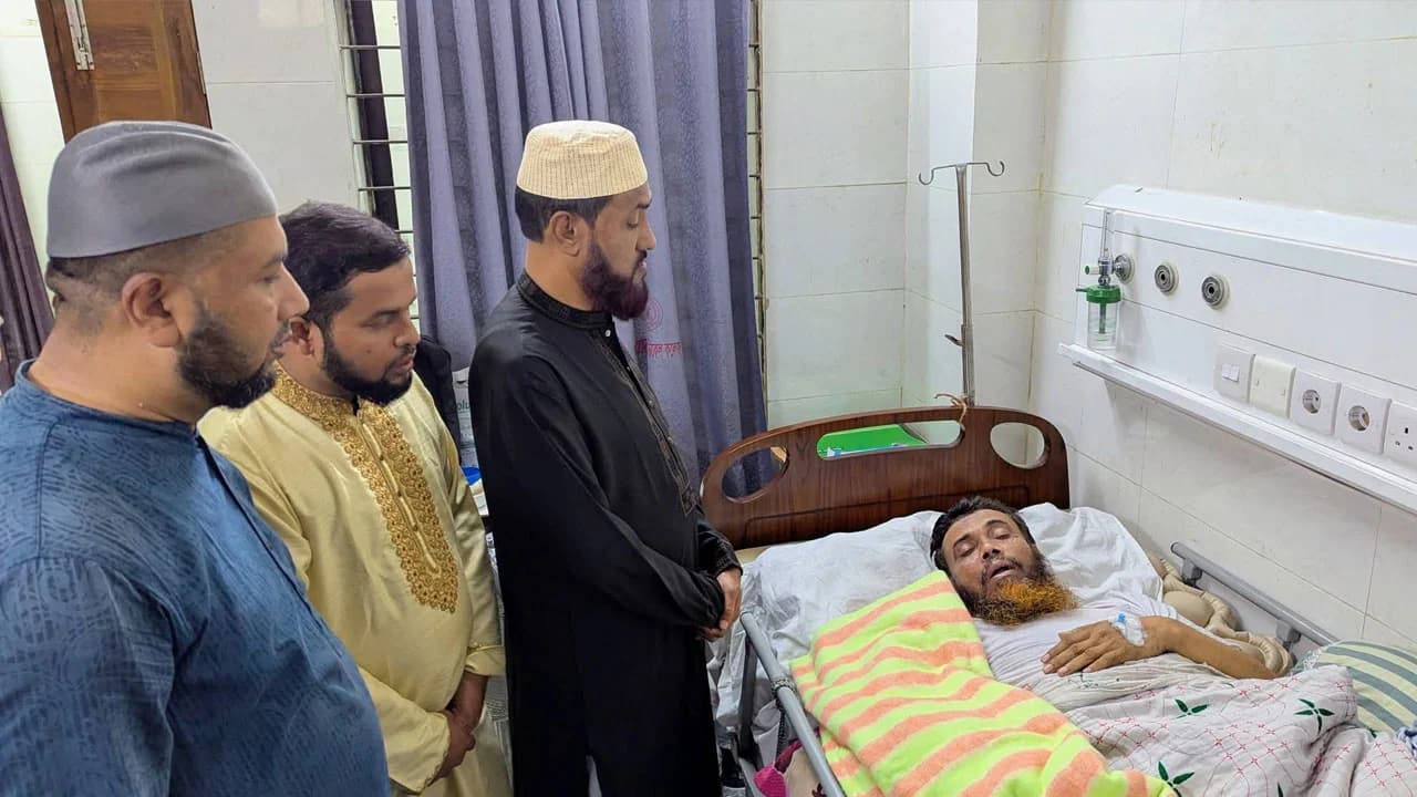 মাজারে হামলায় জড়িতদের বিচারের দাবি সেলিম উদ্দিনের- খবরের ইমেজ Image