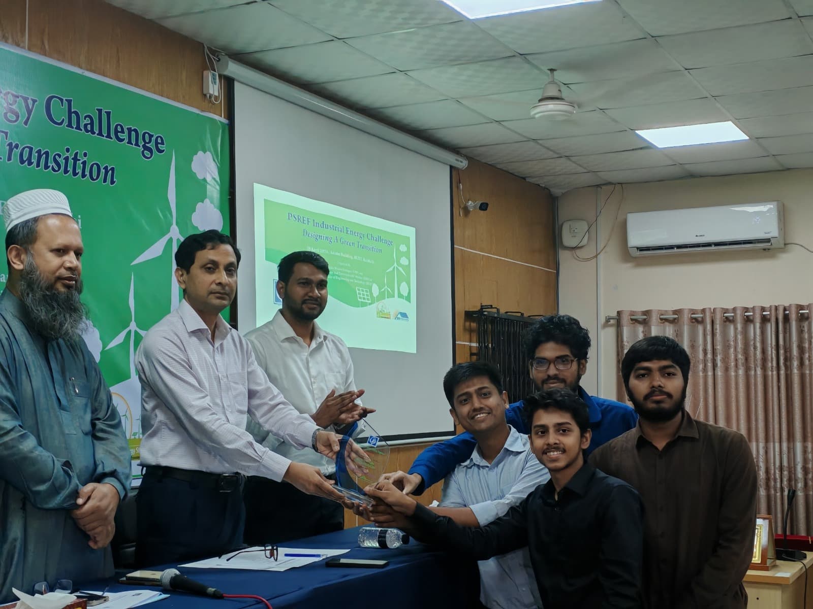 রুয়েটে সবুজ জ্বালানি ও টেকসই উন্নয়ন নিয়ে সেমিনার অনুষ্ঠিত- খবরের ইমেজ Image