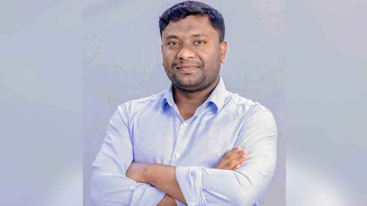 প্রেমের সম্পর্ক প্রমাণিত হওয়ায় সেই শিবির নেতাকে বহিষ্কার- খবরের থাম্বনেইল ফটো