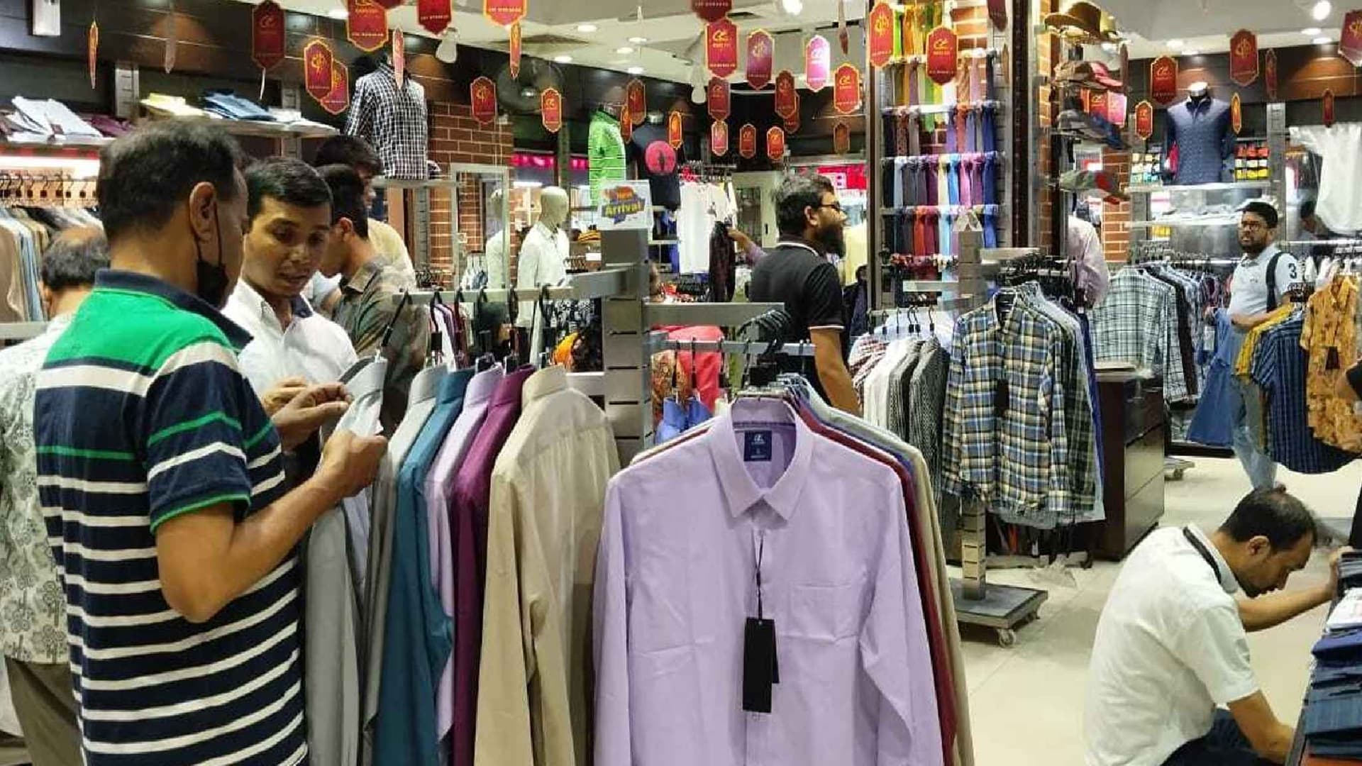 শপিংমল রাত ৯টা পর্যন্ত খোলা রাখার দাবি ব্যবসায়ীদের- খবরের থাম্বনেইল ফটো