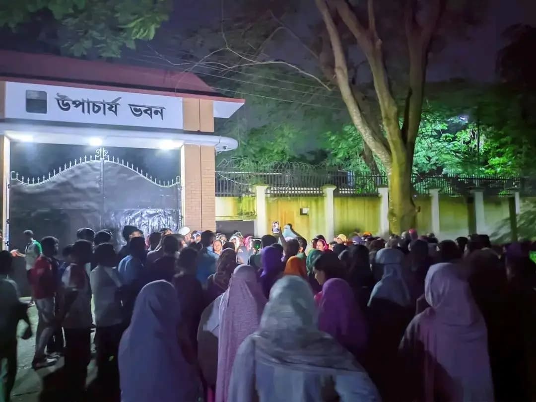 বেরোবিতে শহীদ ফেলানি হলের প্রভোস্ট বডির পদত্যাগের দাবিতে শিক্ষার্থীদের বিক্ষোভ- খবরের ইমেজ Image