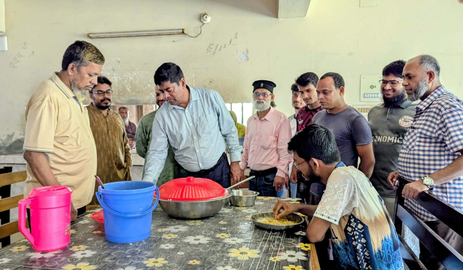 ‘স্টুডেন্টস ফার্স্ট’ ভাবনায় কুবির আবাসিক হল পরিদর্শনে উপাচার্য- খবরের থাম্বনেইল ফটো