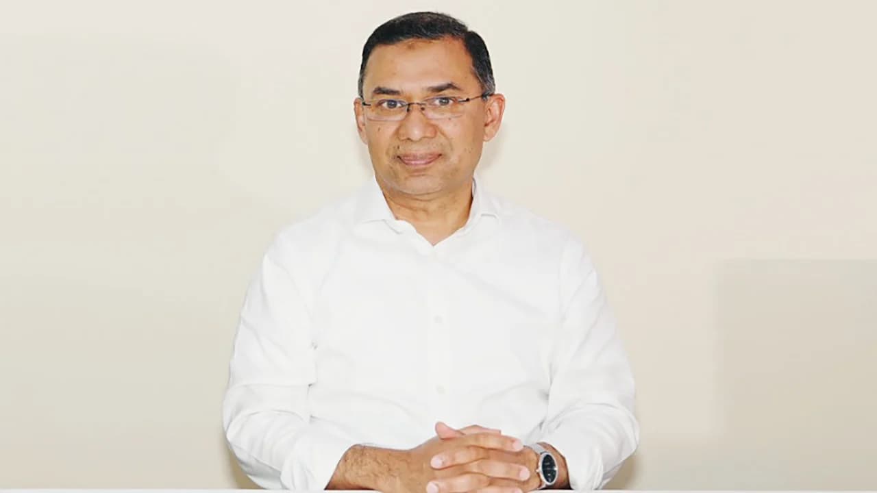 ঈদের ছুটি শেষে নিজ কর্মস্থল সচিবালয়ে প্রধানমন্ত্রী- খবরের থাম্বনেইল ফটো