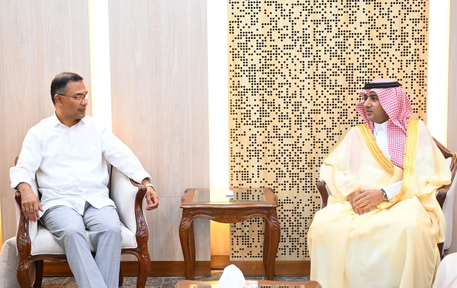 প্রধানমন্ত্রীর সঙ্গে সৌদি রাষ্ট্রদূতের সৌজন্য সাক্ষাৎ- খবরের থাম্বনেইল ফটো