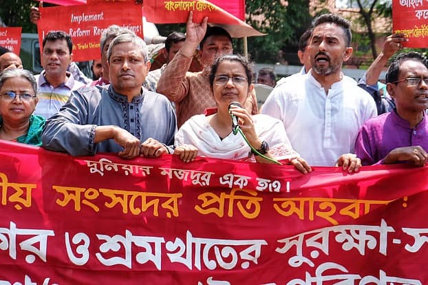 শ্রম অধ্যাদেশ দ্রুত আইনে রূপান্তরের আহ্বান তাসলিমা আখাতারের- খবরের ইমেজ Image